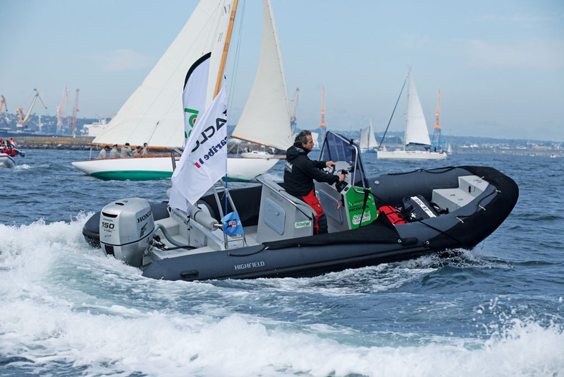 Подпомагаща лодка на Vendee Globe 2012 - Oceam Master 640